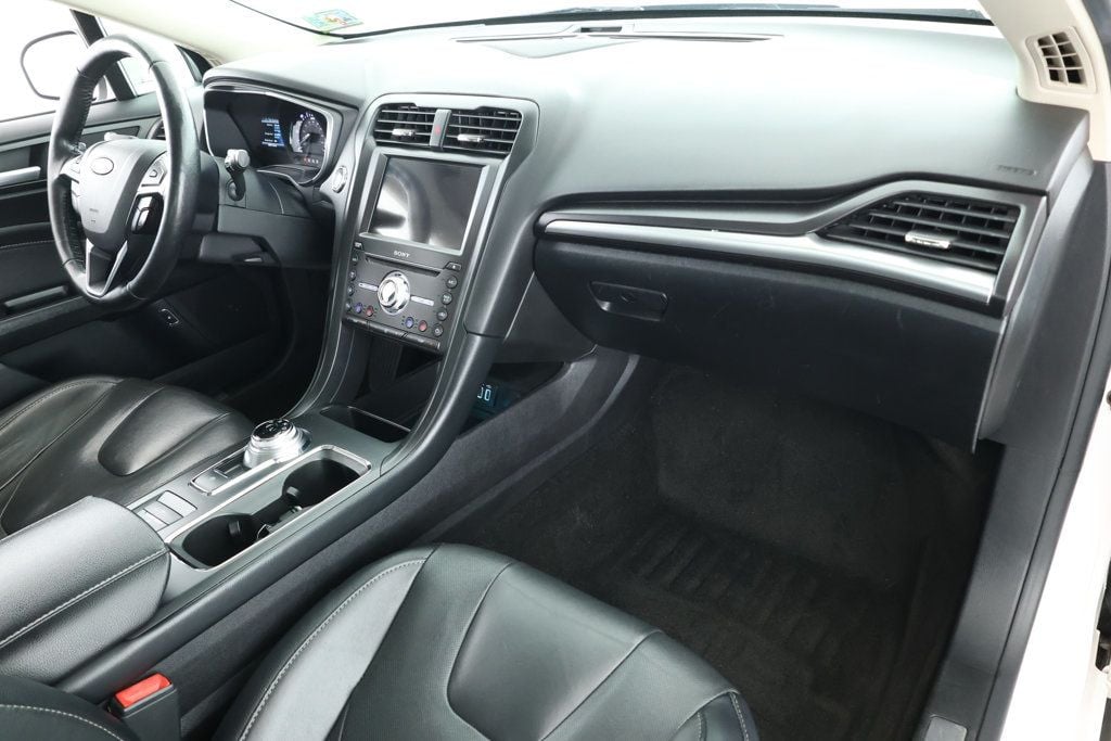 2020 Ford Fusion Titanium Plug-In Hybrid photo 23