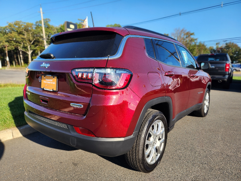 2022 Jeep Compass Latitude Lux photo 12