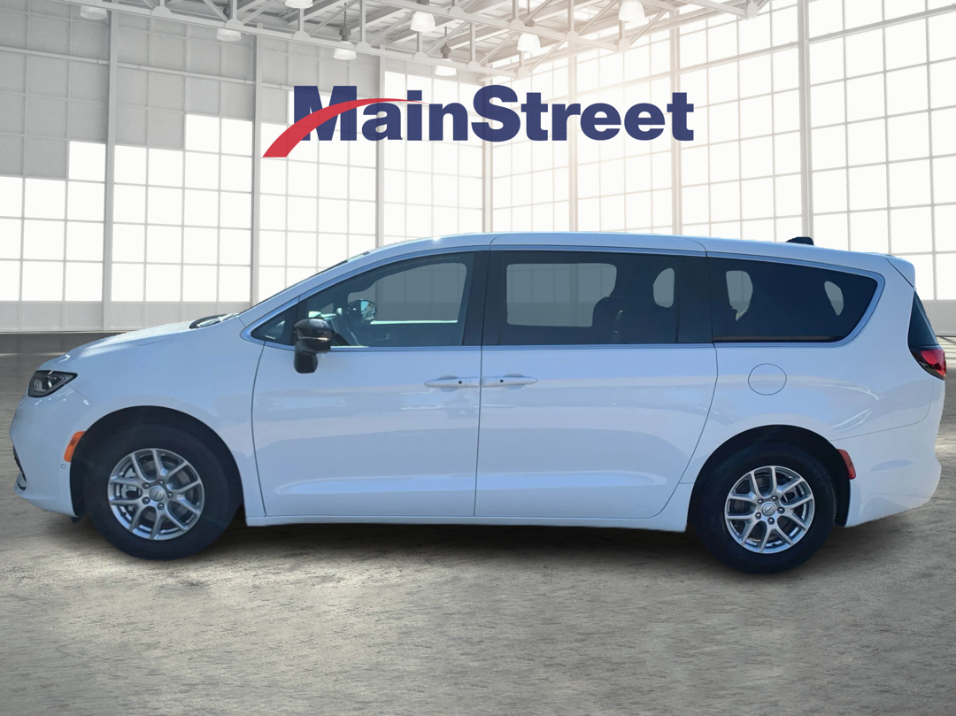 2026 Chrysler Pacifica photo 2