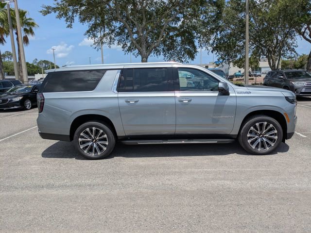 2025 Chevrolet Suburban High Country photo 3