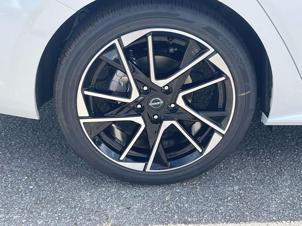 2025 Nissan Sentra SR photo 7