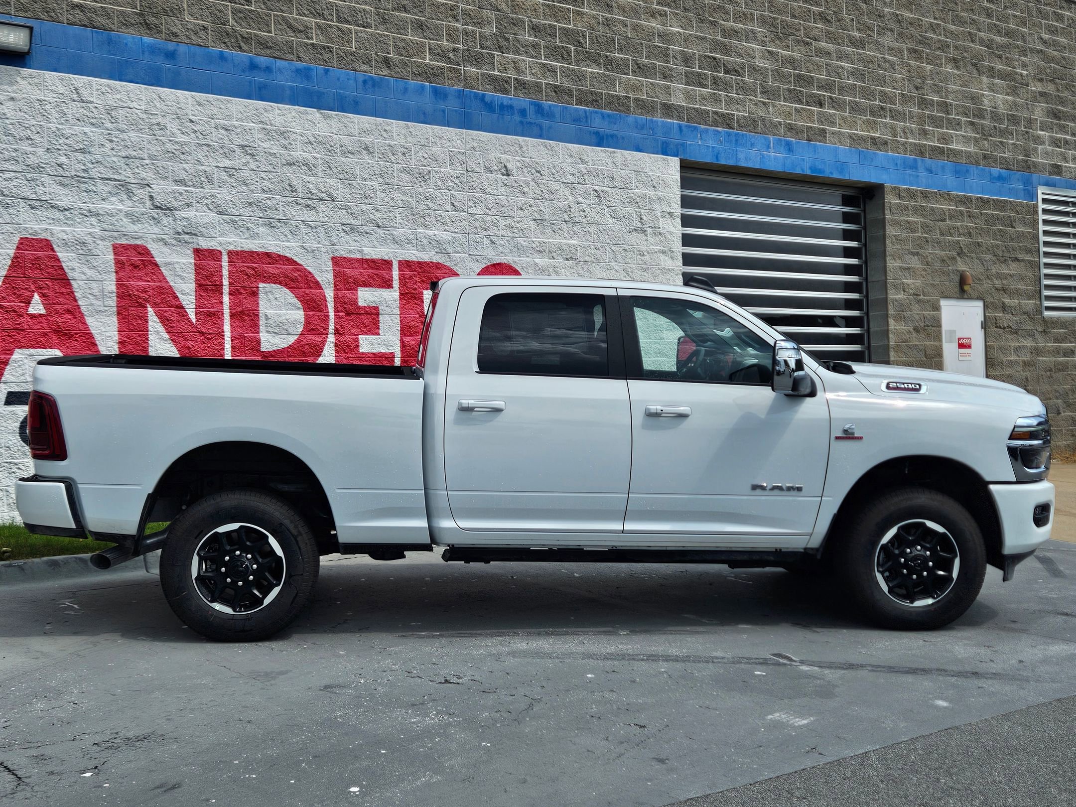 2025 Ram 2500 Laramie photo 8