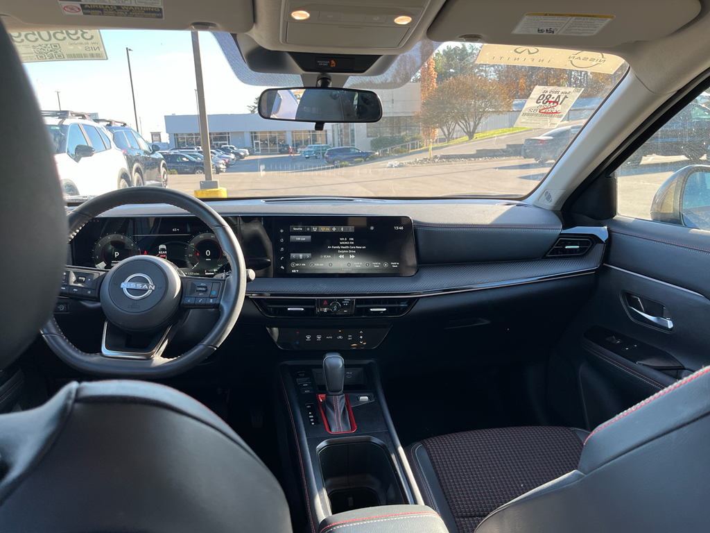 2025 Nissan Kicks SR photo 3