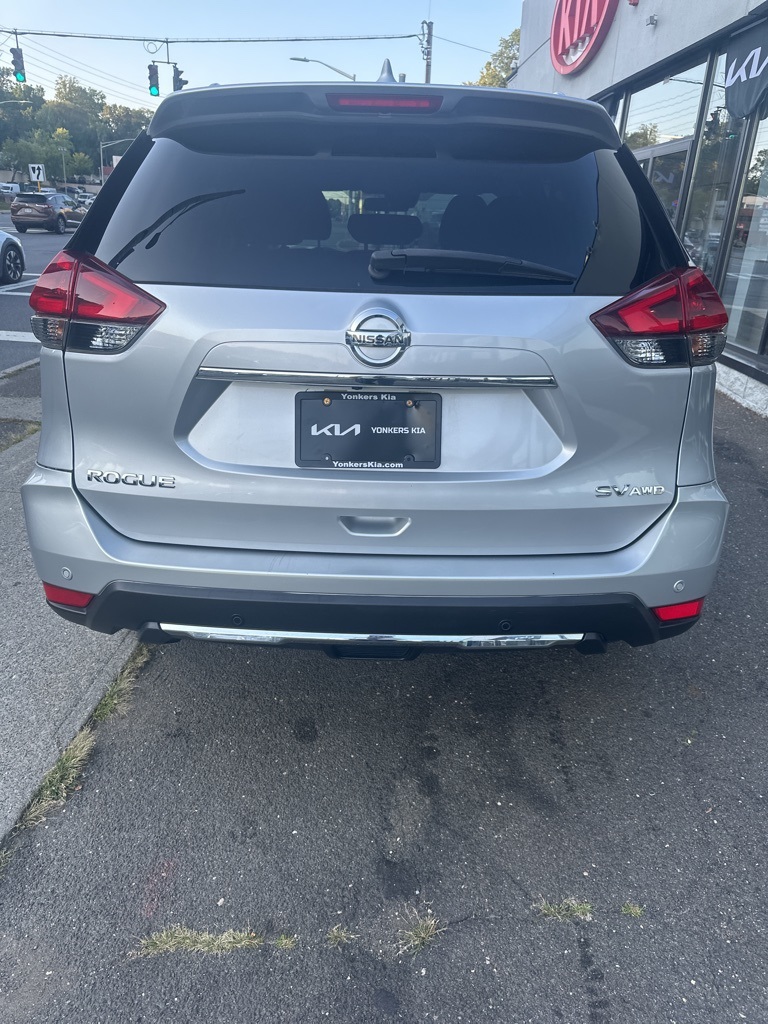 2019 Nissan Rogue SV photo 4