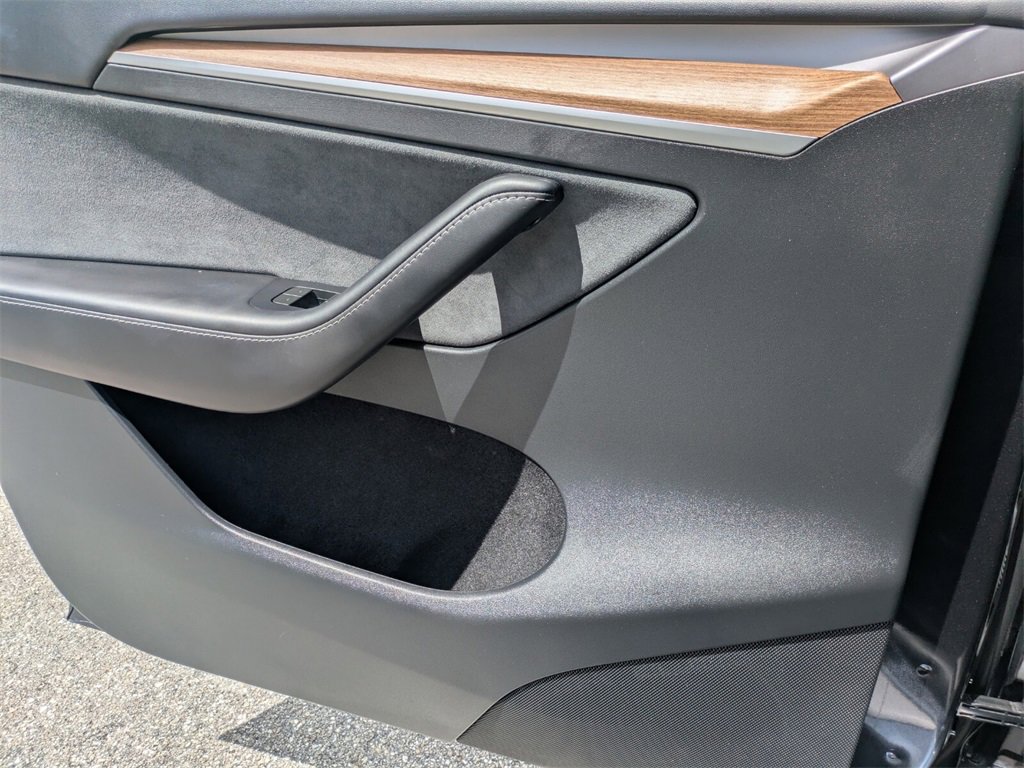 2024 Tesla Model Y Long Range photo 23