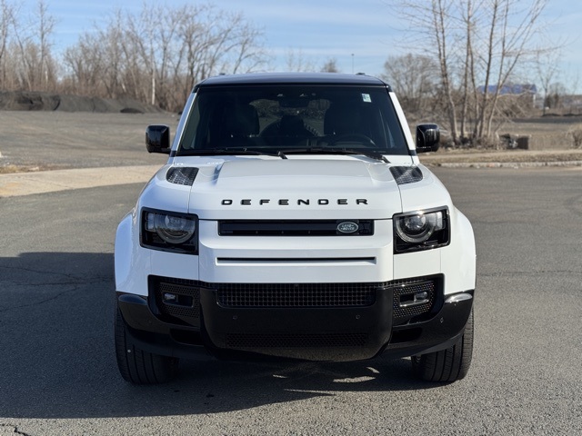 2025 Land Rover Defender 110 X-Dynamic SE photo 8