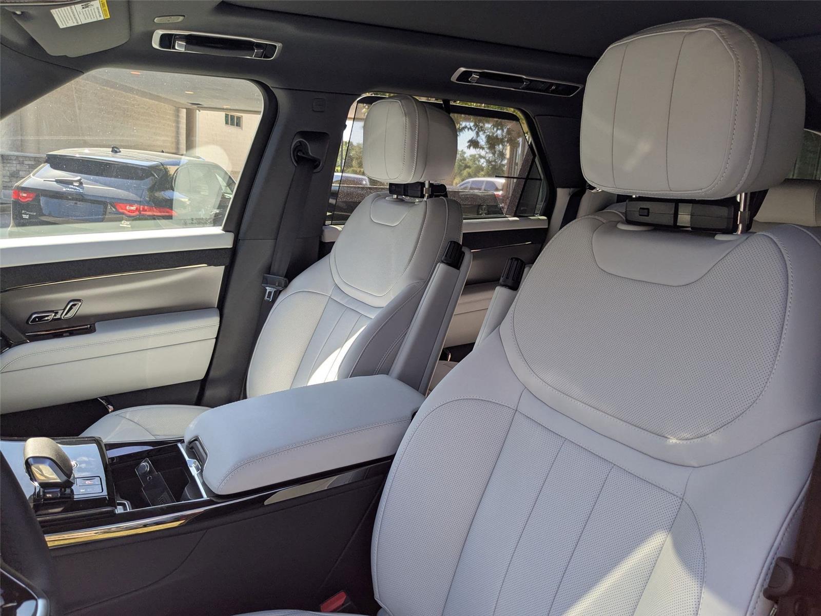 2025 Land Rover Range Rover Sport SE photo 14
