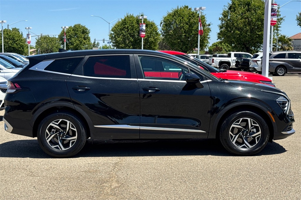 2024 Kia Sportage LX photo 2