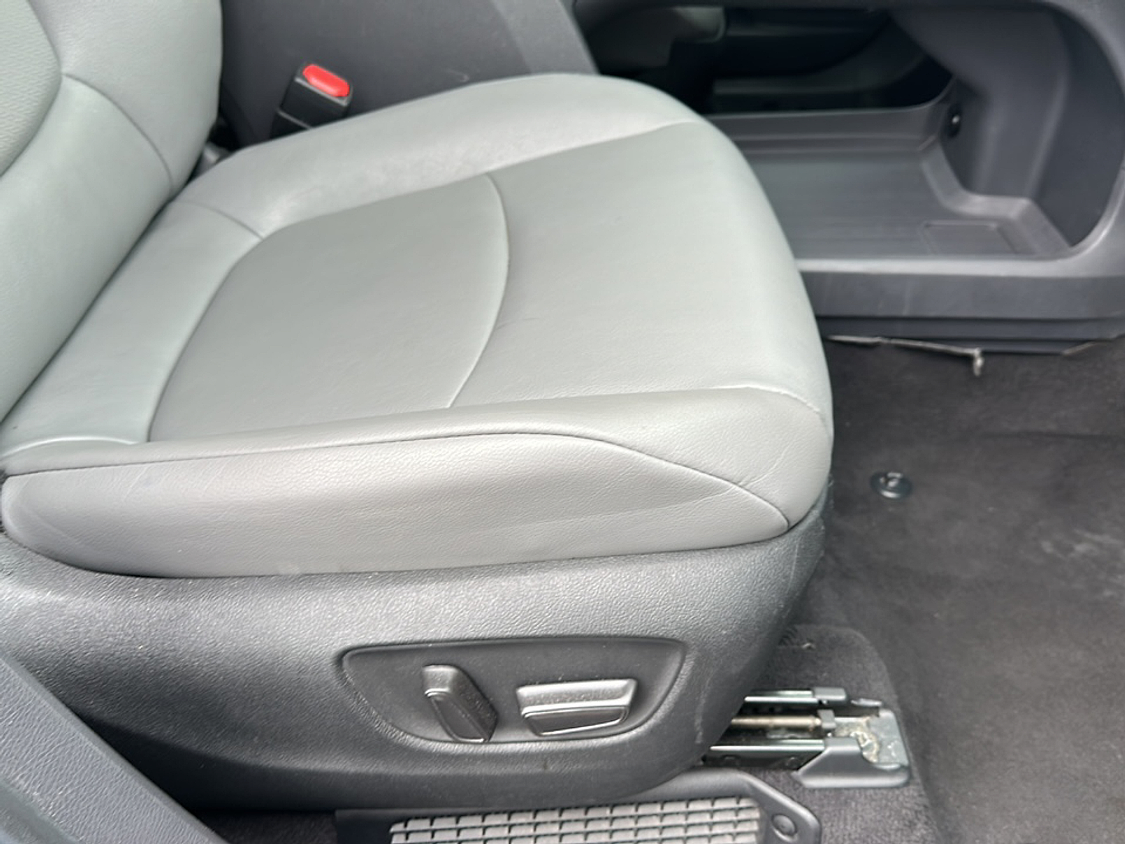 2024 Toyota Sienna XLE photo 17