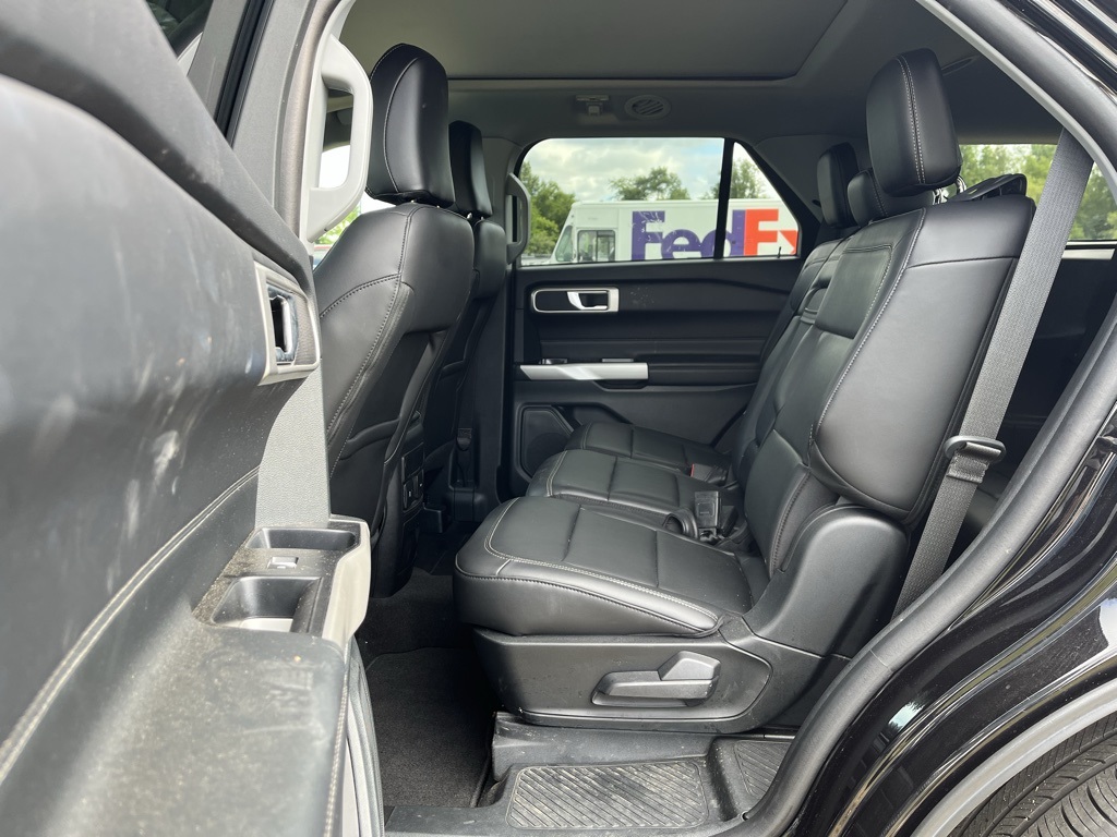 2023 Ford Explorer XLT photo 3