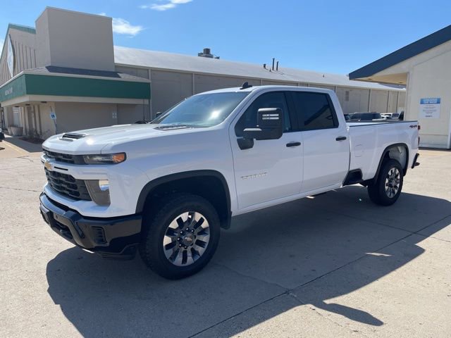 2025 Chevrolet Silverado 2500HD Custom photo 2