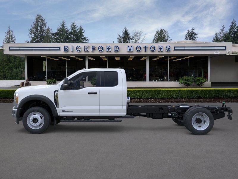2026 Ford F-550 photo 3