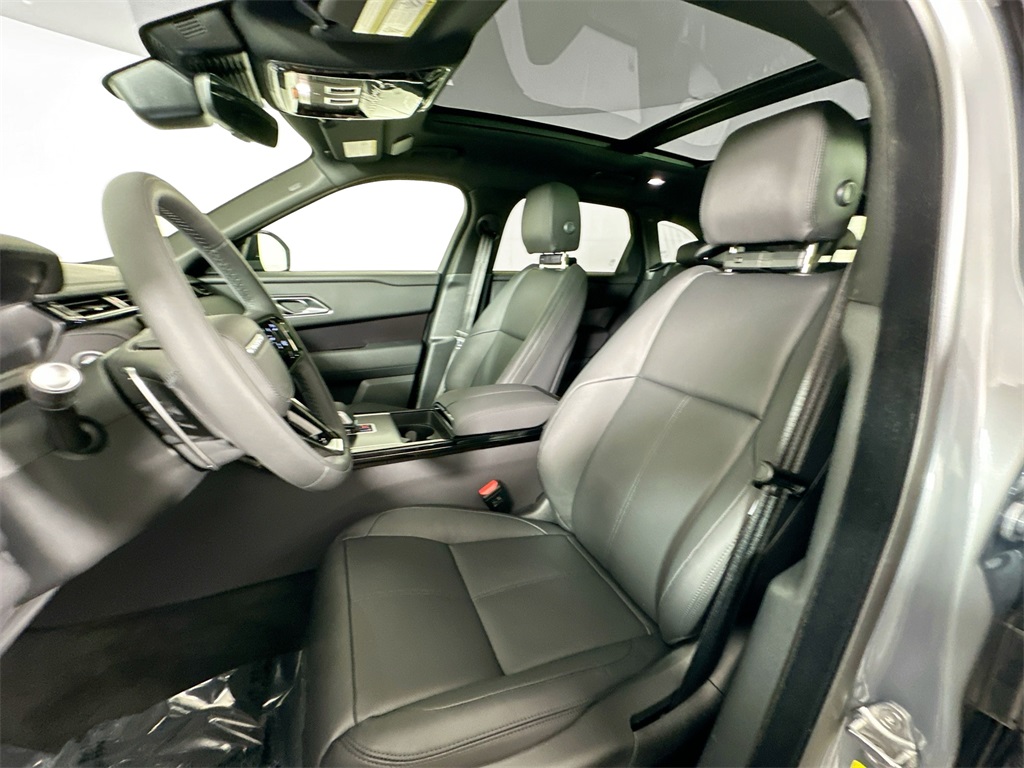 2026 Land Rover Range Rover Velar SE photo 11