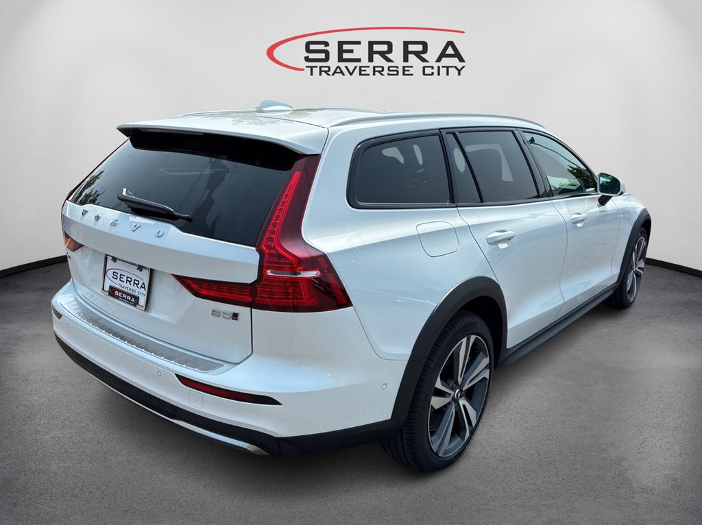 2026 Volvo V60 Cross Country B5 AWD Plus photo 5