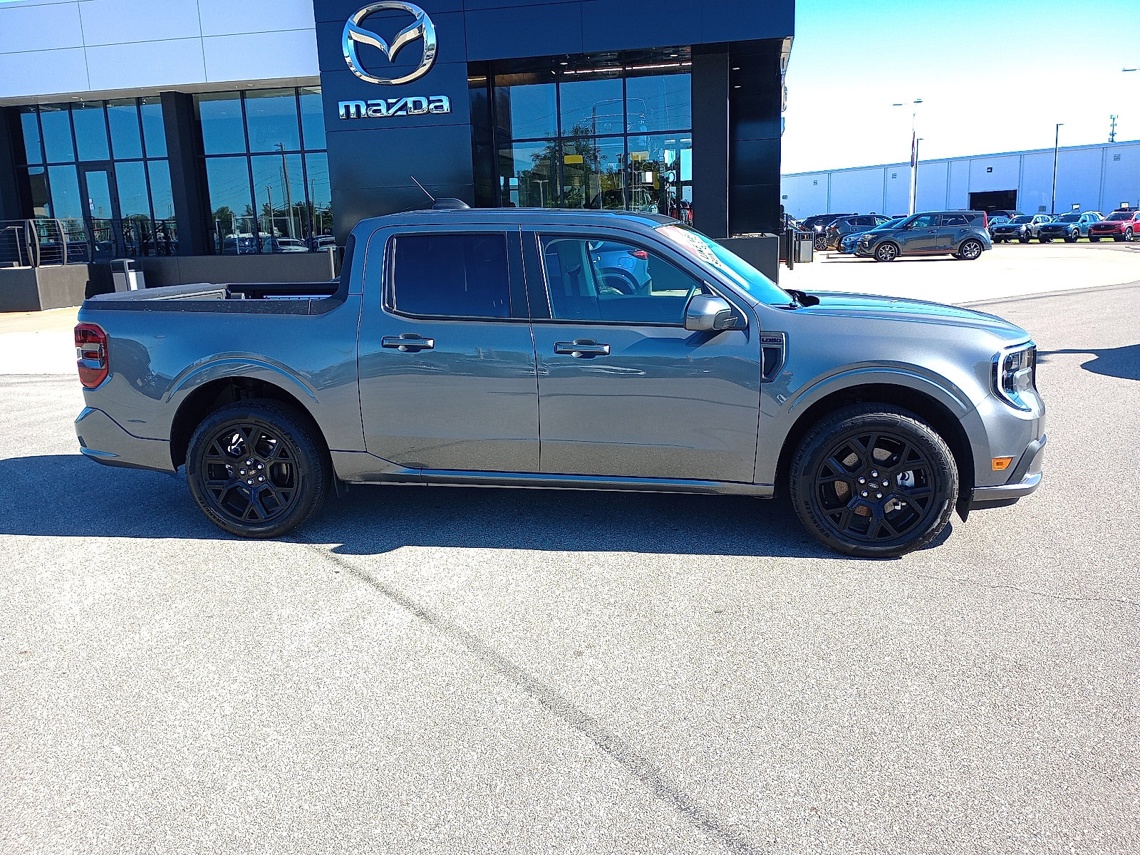 2025 Ford Maverick photo 2