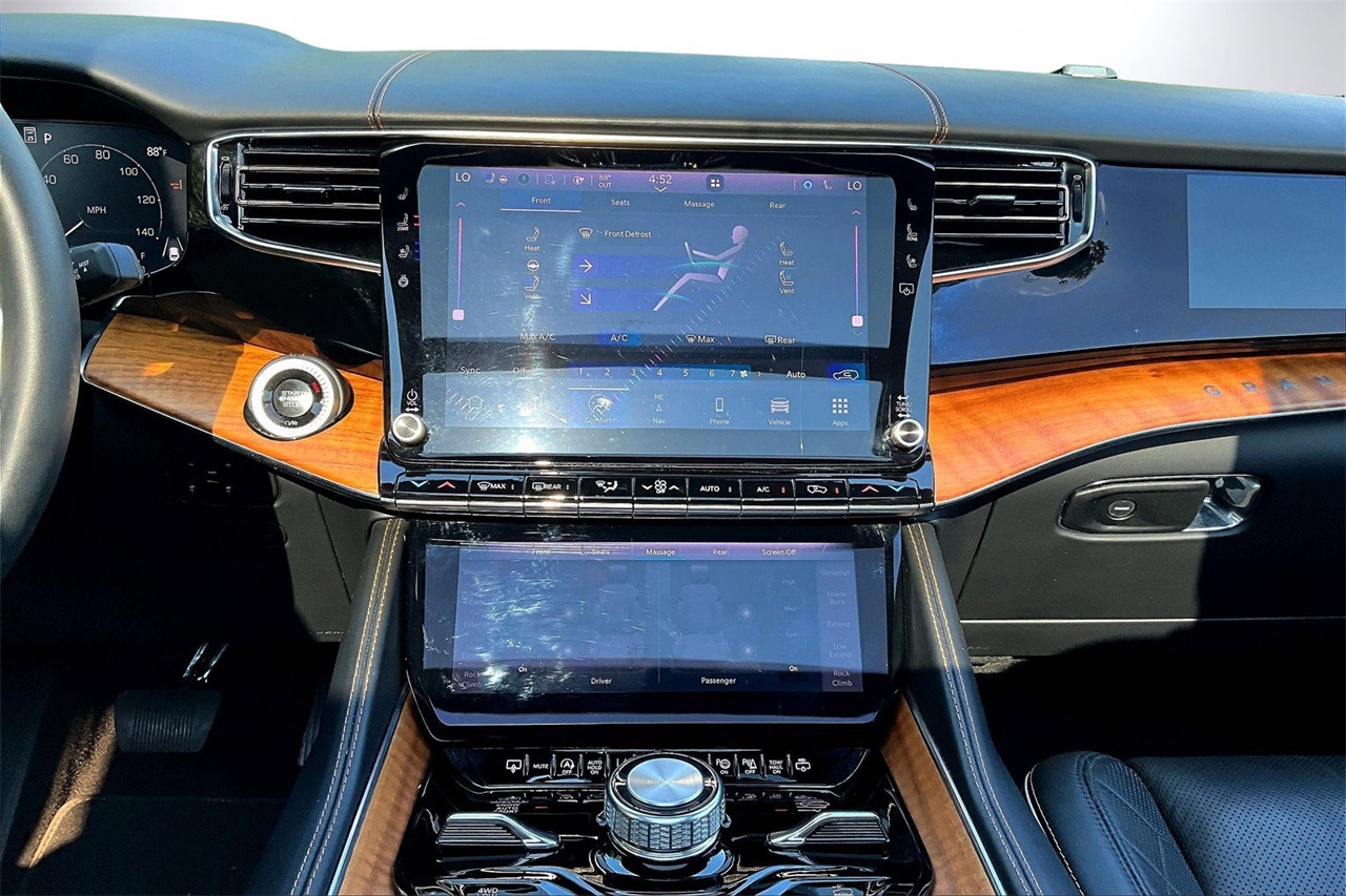 2024 Jeep Grand Wagoneer III photo 11