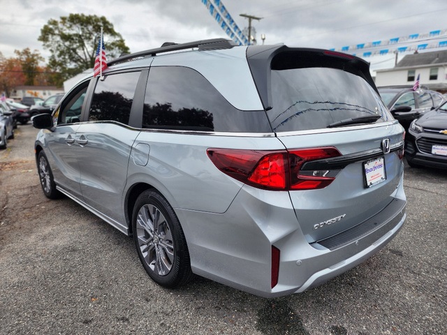2025 Honda Odyssey Touring photo 3