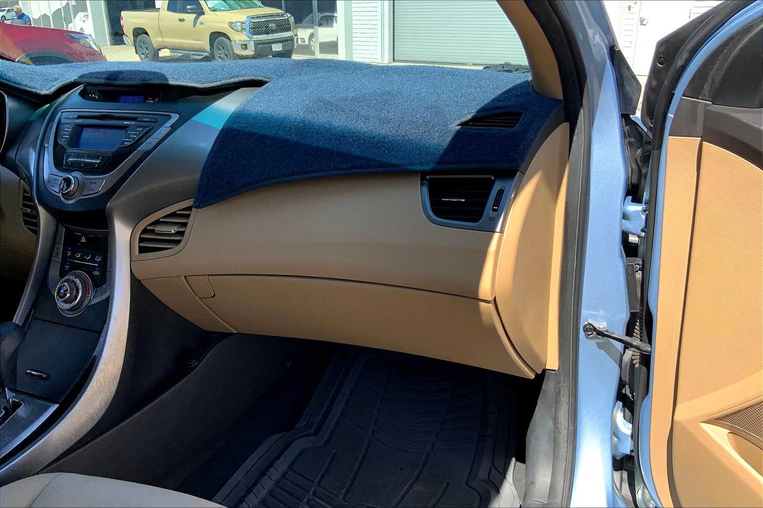 2013 Hyundai Elantra GLS photo 16