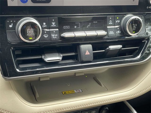 2023 Toyota Highlander L photo 16