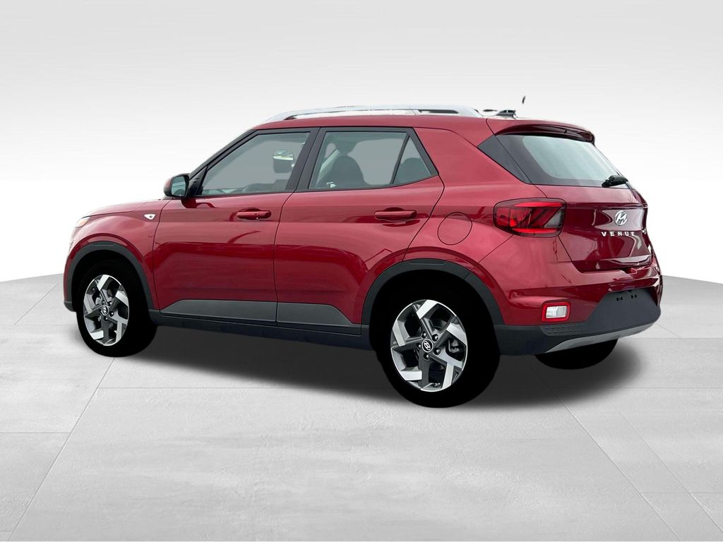 2025 Hyundai Venue SEL photo 4
