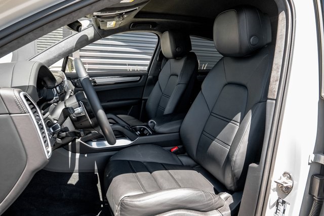 2023 Porsche Cayenne Coupe Turbo photo 5