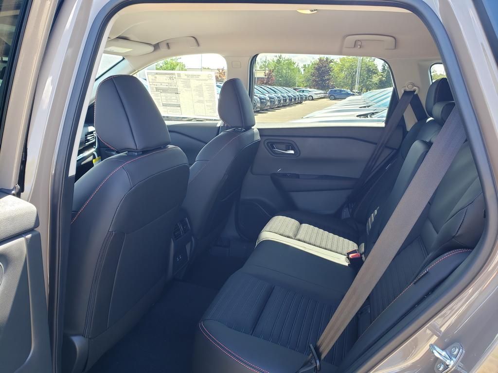 2026 Nissan Rogue SV photo 2