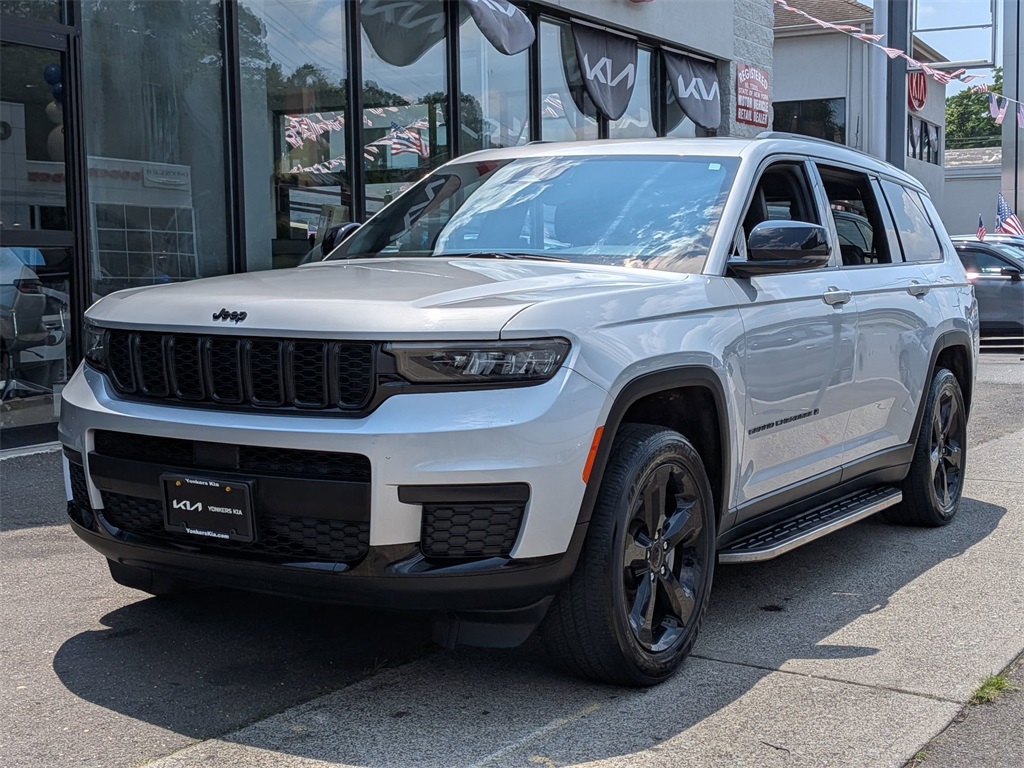 Used 2021 Silver Jeep Altitude image 1