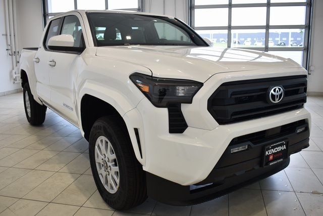 2025 Toyota Tacoma SR5's photo