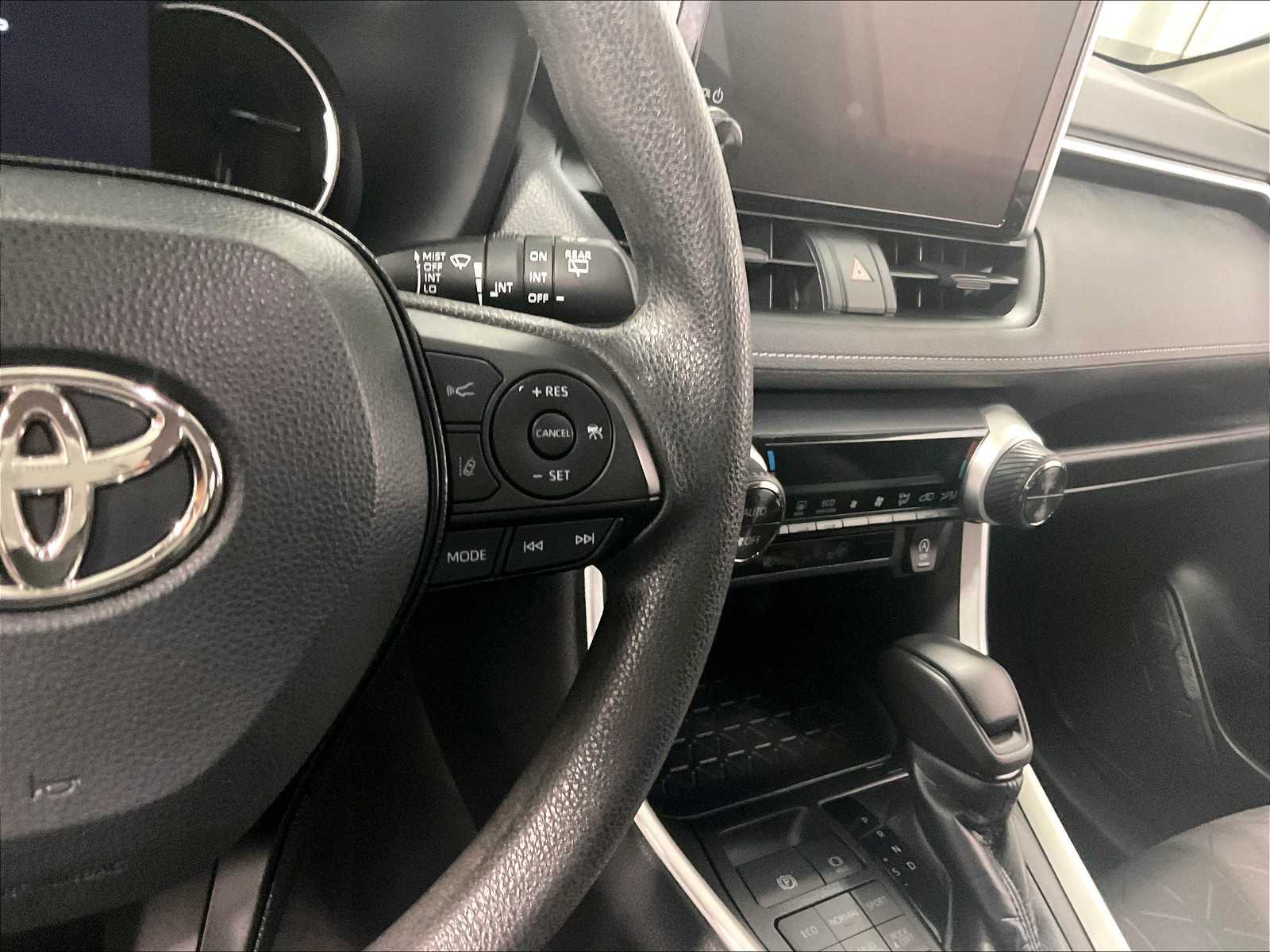 2023 Toyota RAV4 XLE photo 23