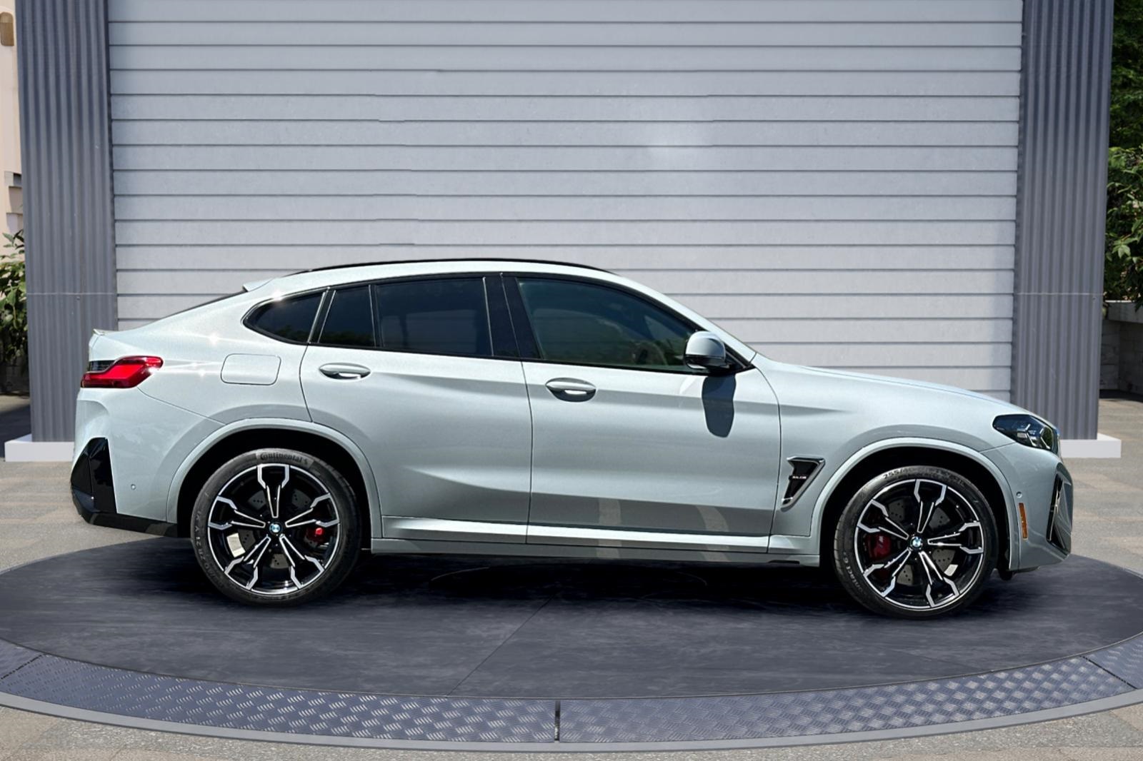 2025 Bmw X4 photo 2
