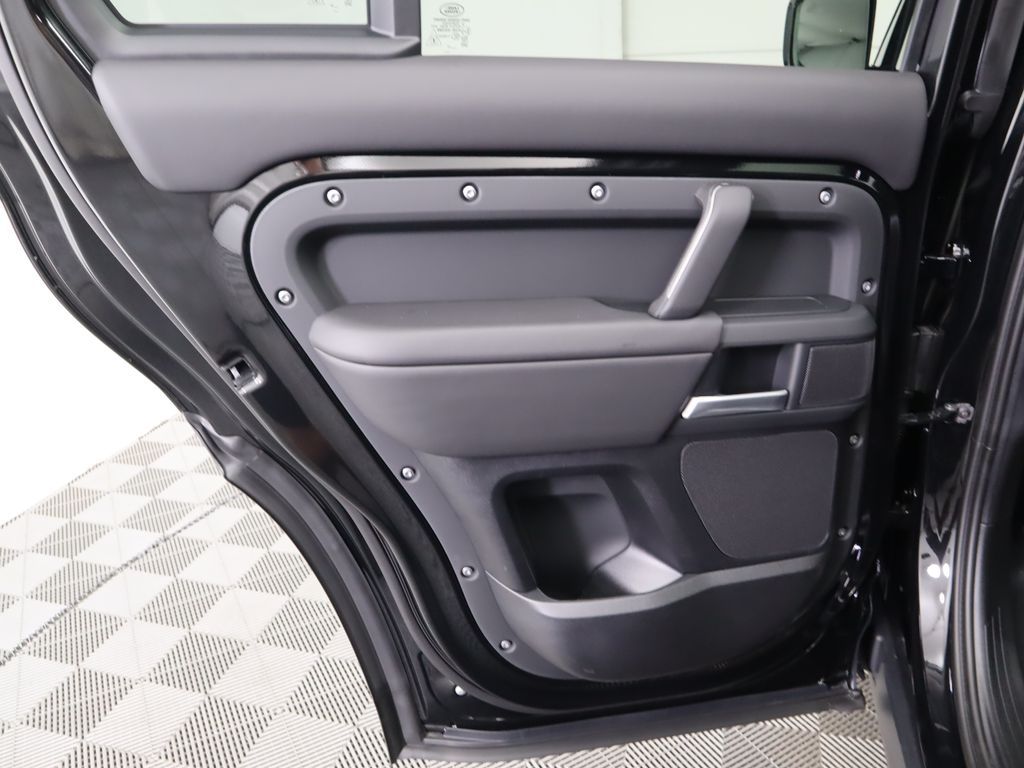 2025 Land Rover Defender 110 S photo 23