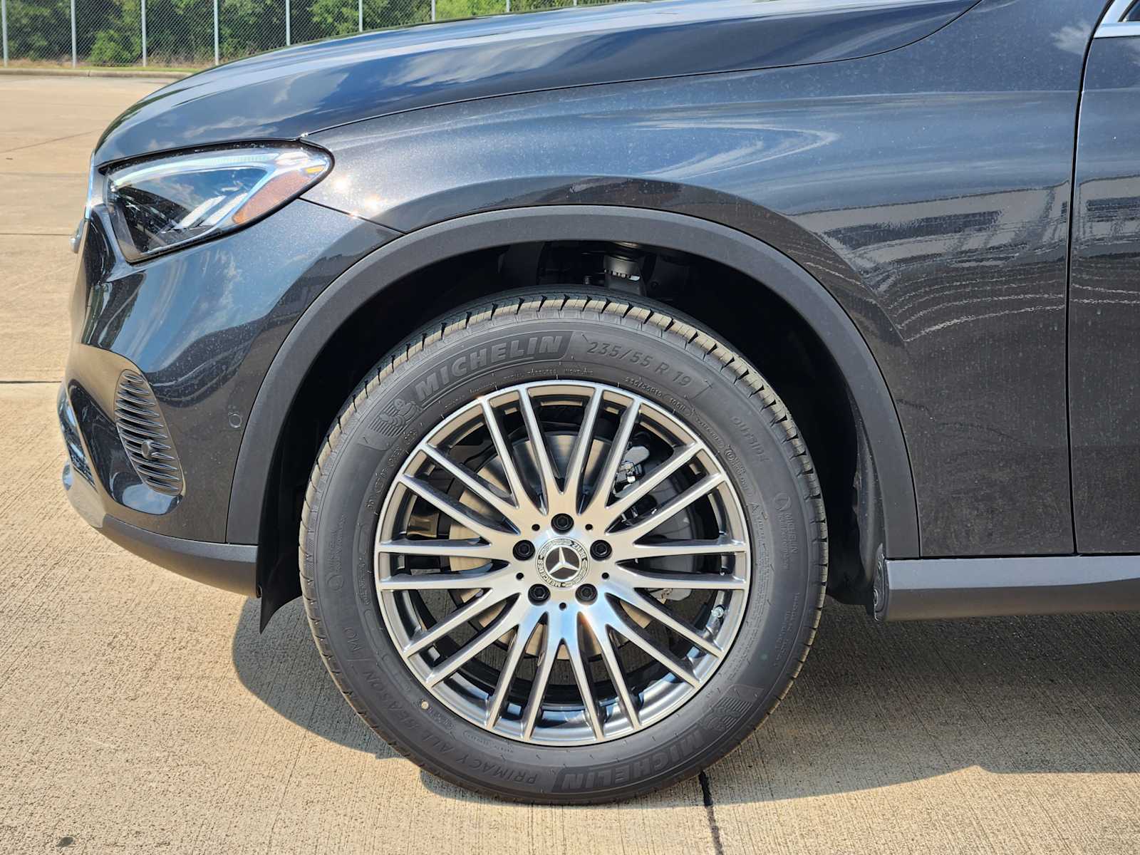 2026 Mercedes Benz GLC 300 photo 4
