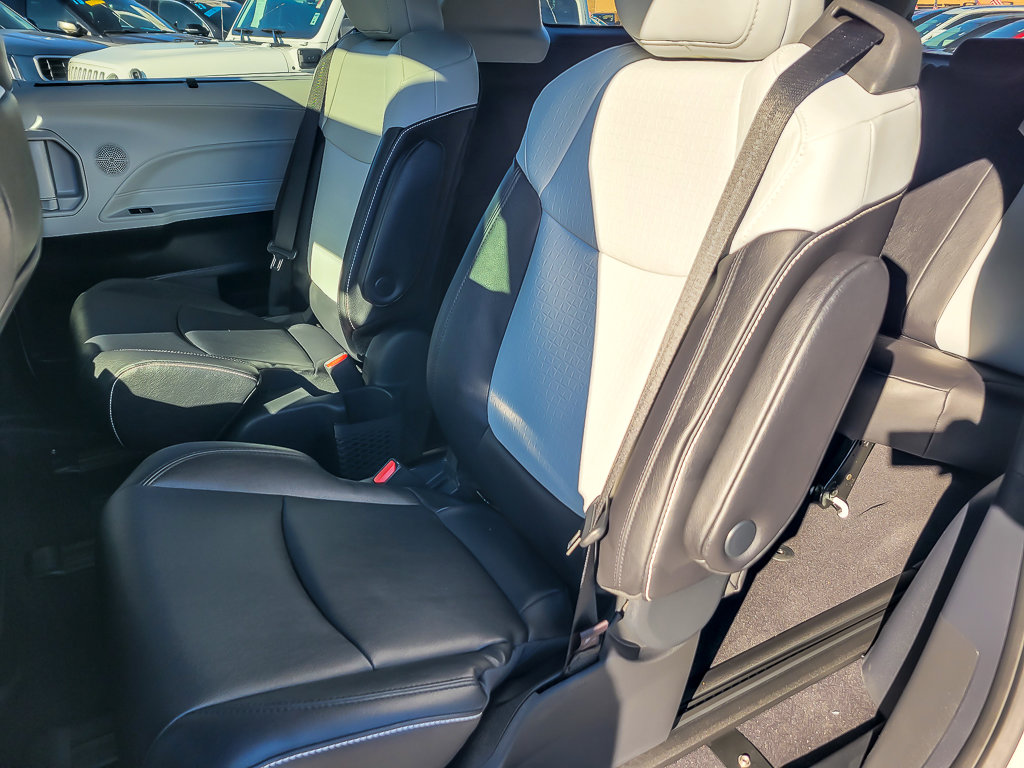 2025 TOYOTA SIENNA XSE ALL - Image 13