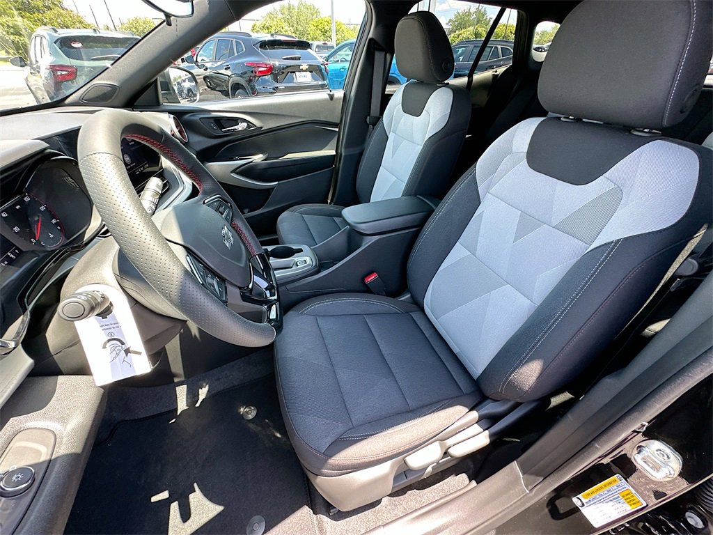 2025 Chevrolet Trax photo 14
