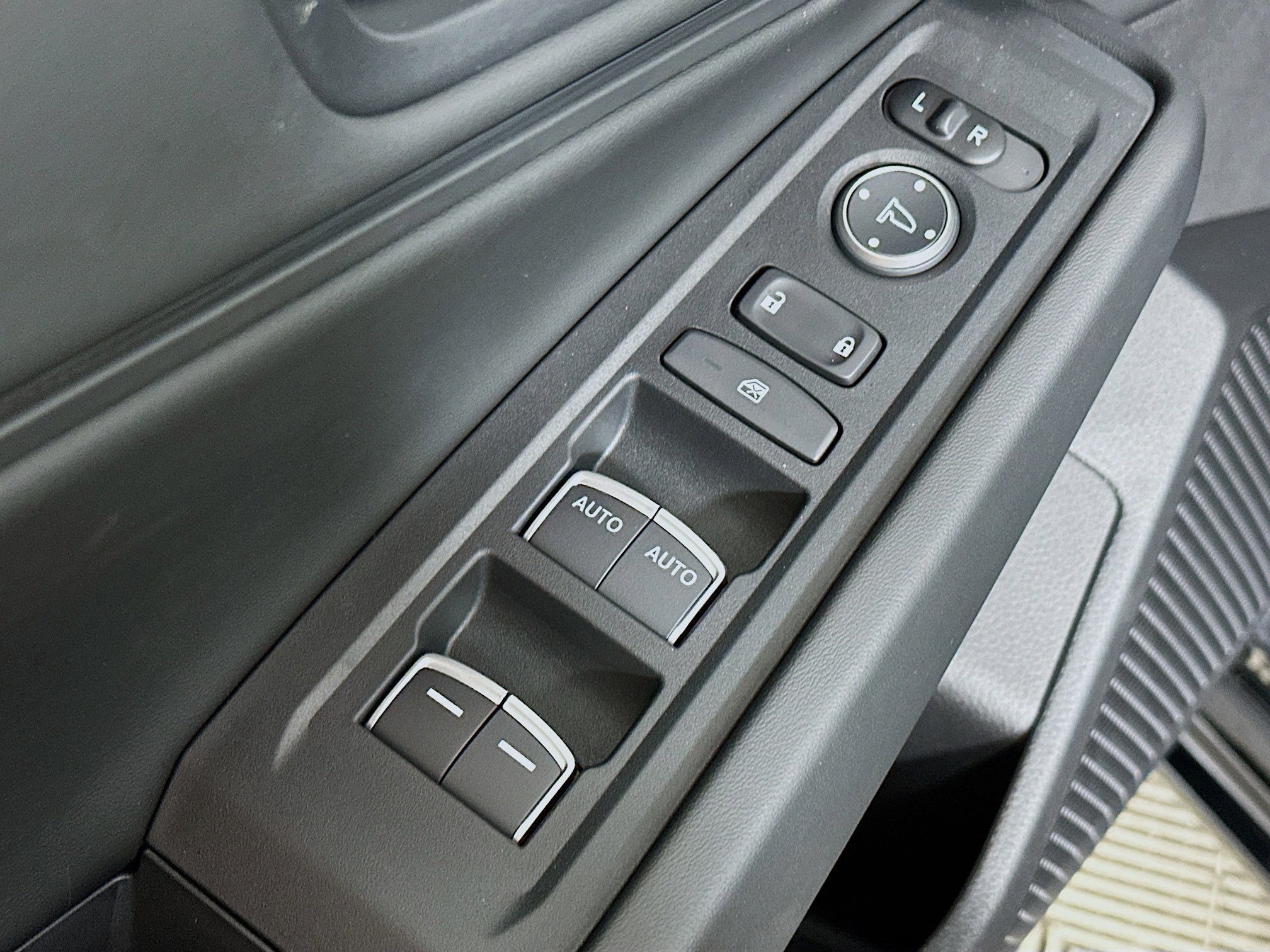 2025 Honda Accord Hybrid EX-L photo 17