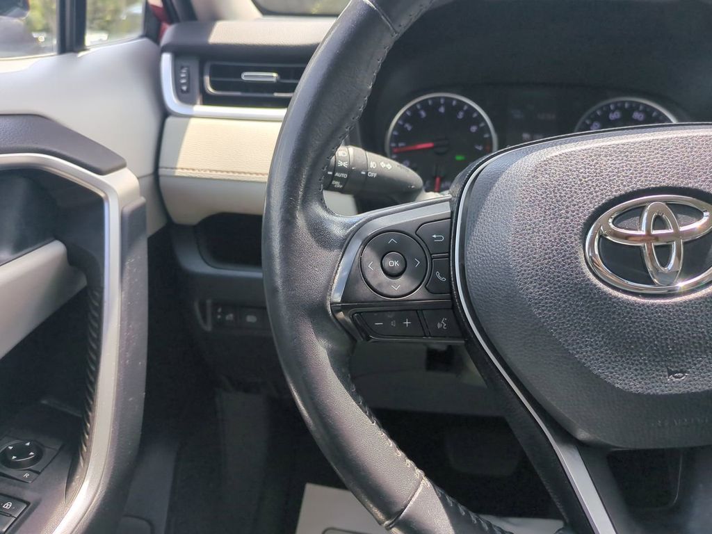 2019 Toyota RAV4 XLE Premium photo 24