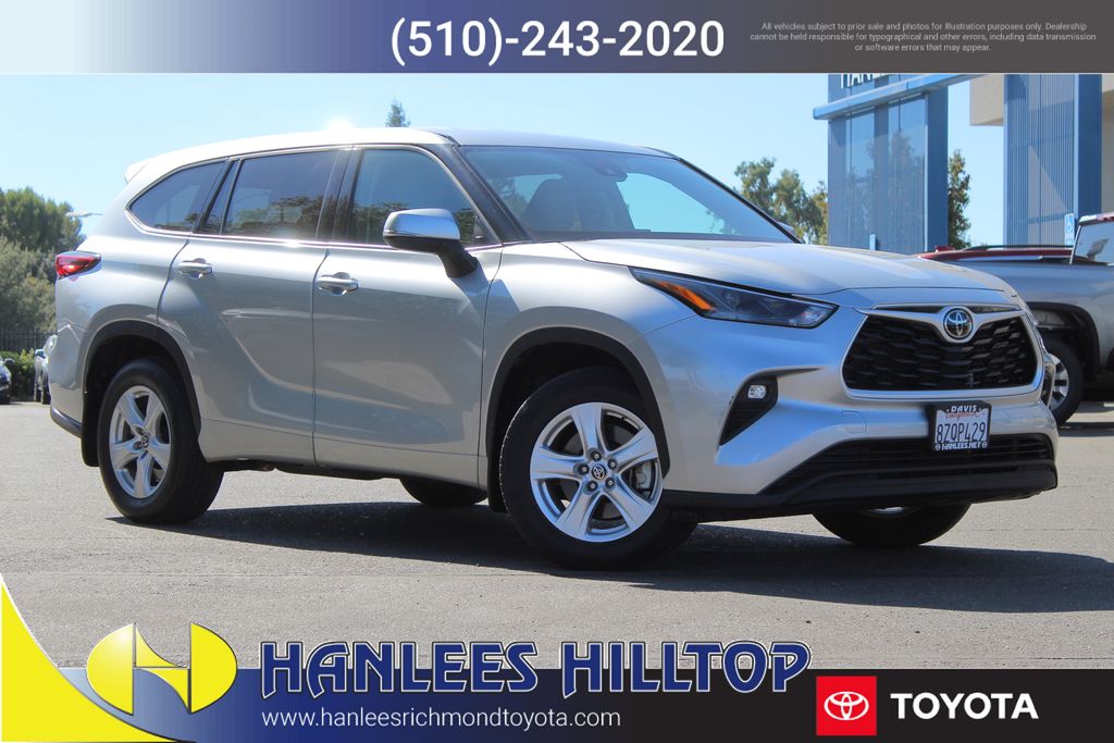 2022 Toyota Highlander LE's photo