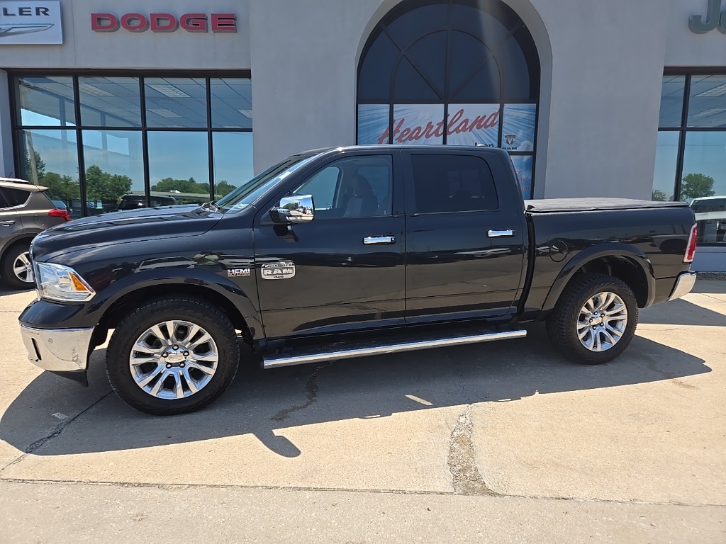 2017 Ram 1500 Laramie photo 4