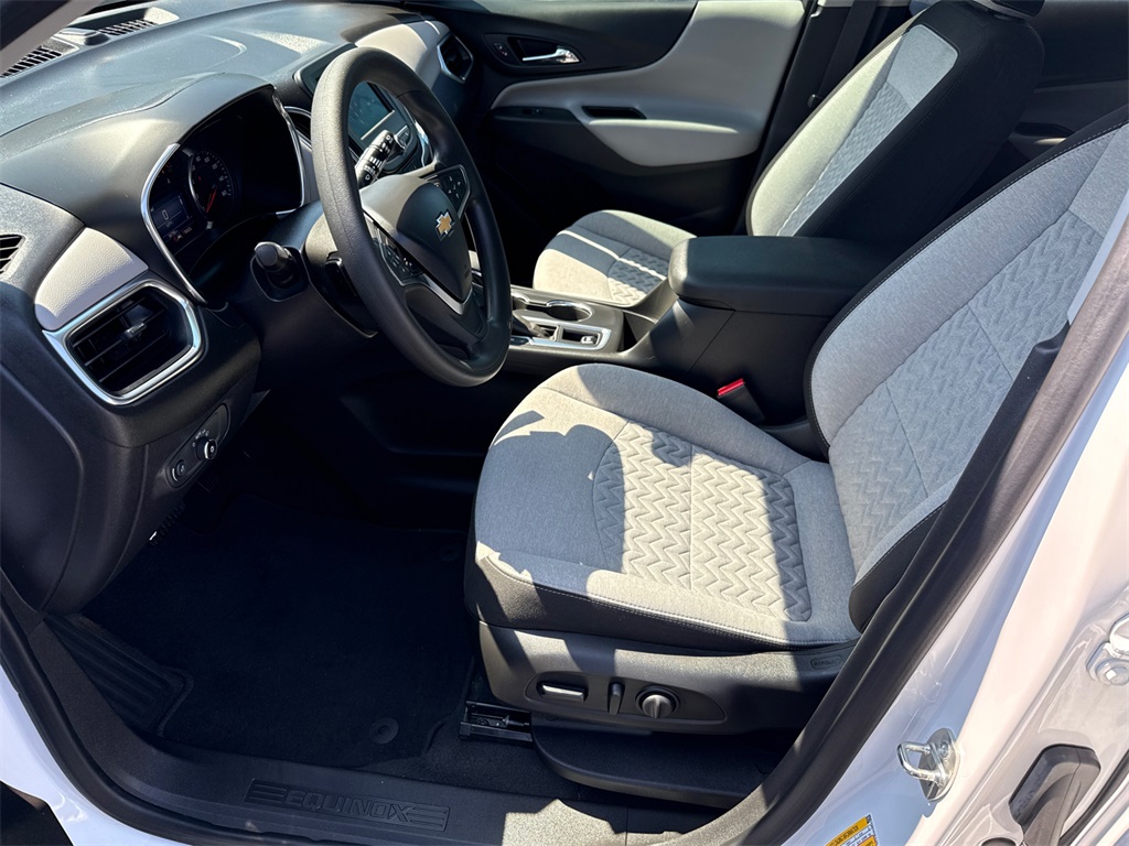 2023 Chevrolet Equinox LS photo 9
