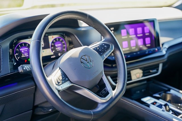 2024 Volkswagen Atlas Cross Sport SEL R-Line photo 9