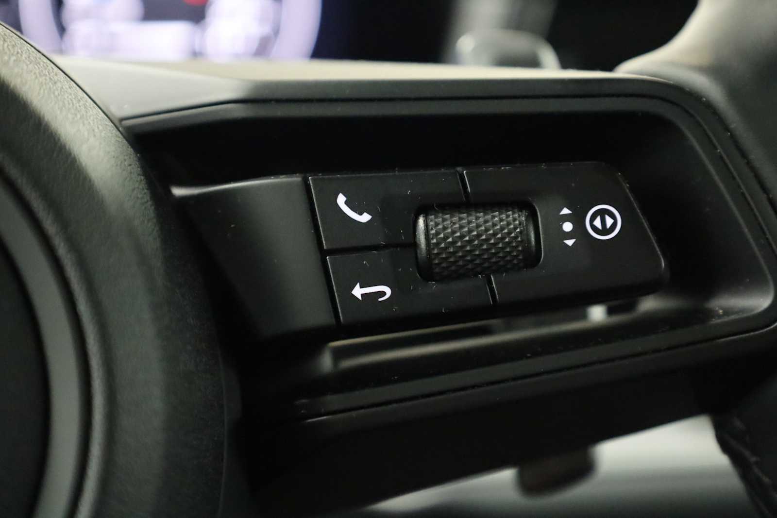 2024 Porsche Cayenne photo 24