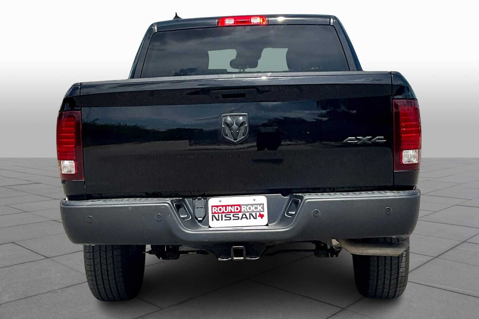 2022 Ram 1500 Classic Warlock photo 3