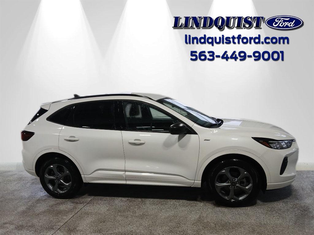 2023 Ford Escape ST-Line's photo