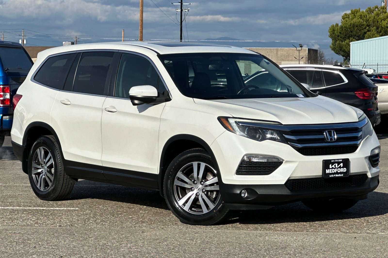 2017 Honda Pilot EX-L photo 2