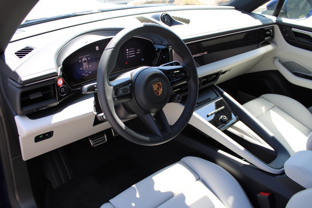 2025 Porsche Macan Electric photo 4