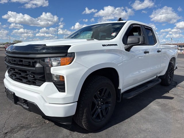 2025 Chevrolet Silverado 1500 Custom photo 2