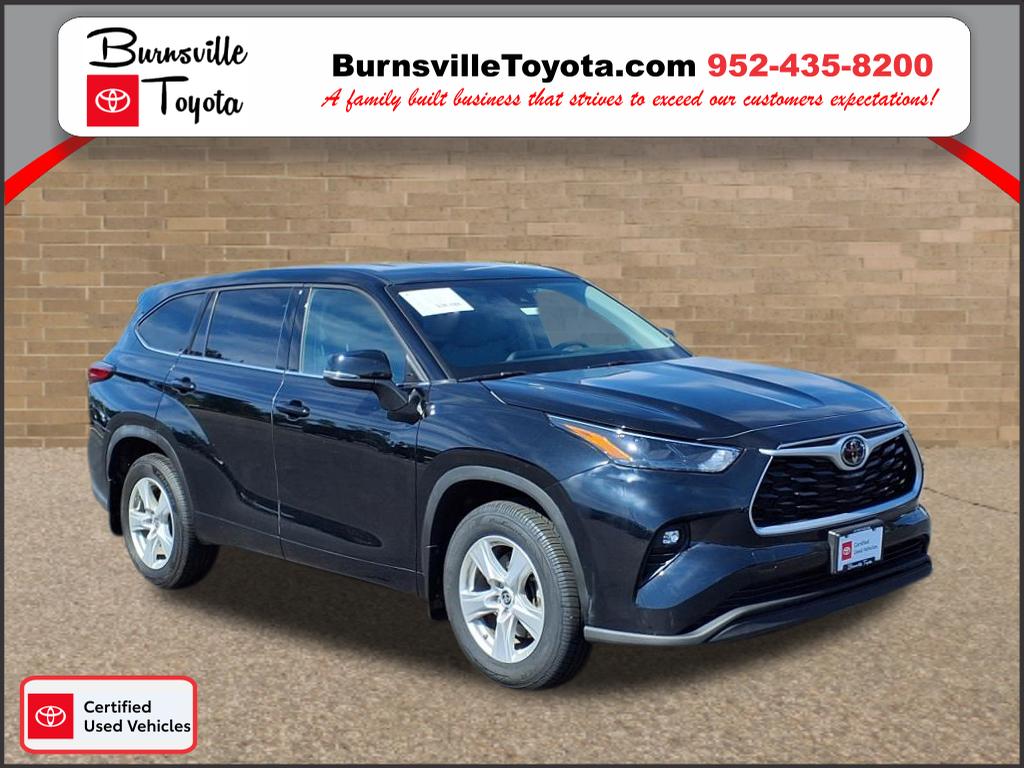 2022 Toyota Highlander LE's photo
