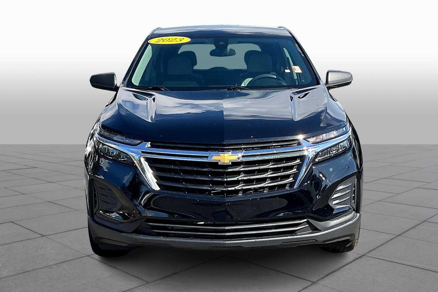2023 Chevrolet Equinox LS photo 3
