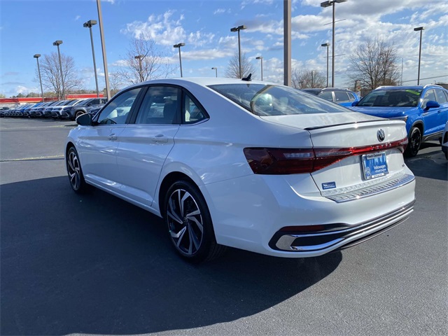 2025 Volkswagen Jetta SEL photo 4