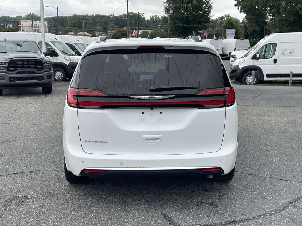 2026 Chrysler Pacifica Pinnacle photo 6